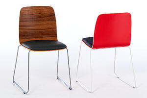 Der Stuhl Manila KU SP in der Vorder- und Rückansicht